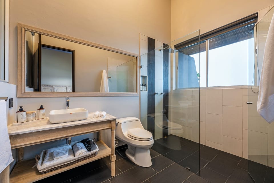 Minibar, in-room safe, desk, iron/ironing board