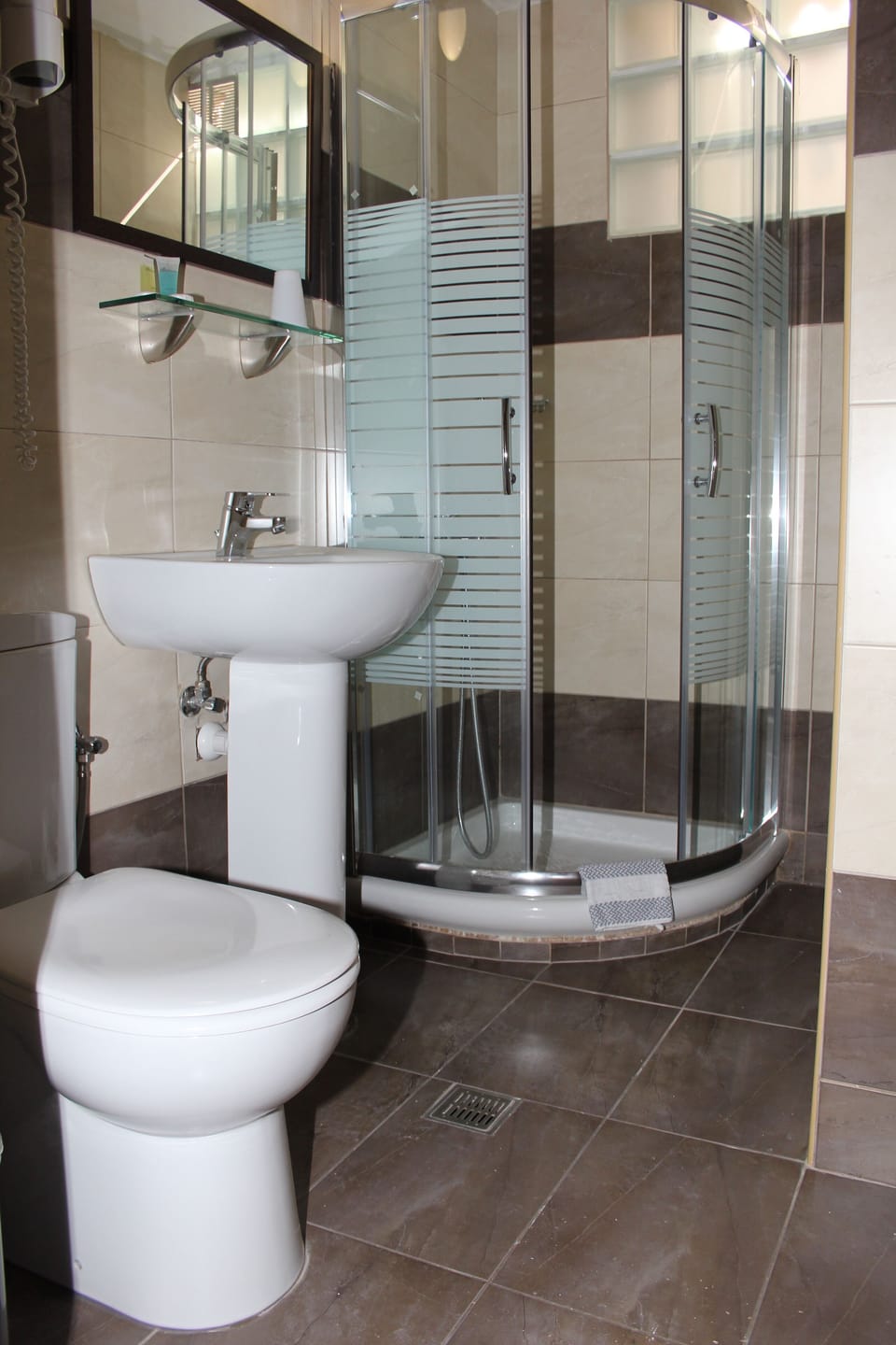 Economy Double Room | Bathroom | Hair dryer