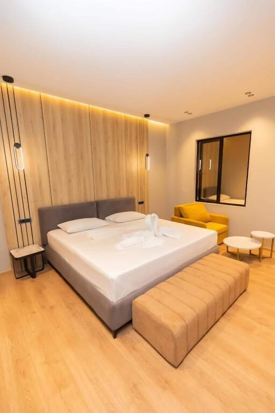 Deluxe Suite | Minibar, in-room safe, soundproofing, free WiFi