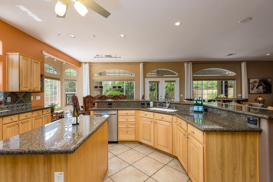 House, 4 Bedrooms | Private kitchen | Fridge, oven, coffee/tea maker, toaster