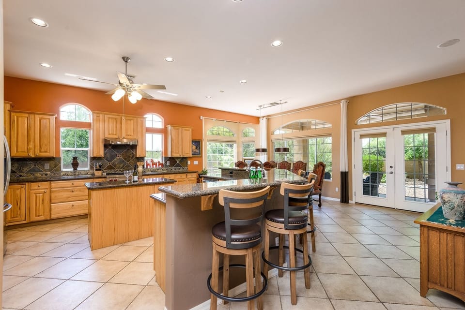 House, 4 Bedrooms | Private kitchen | Fridge, oven, coffee/tea maker, toaster