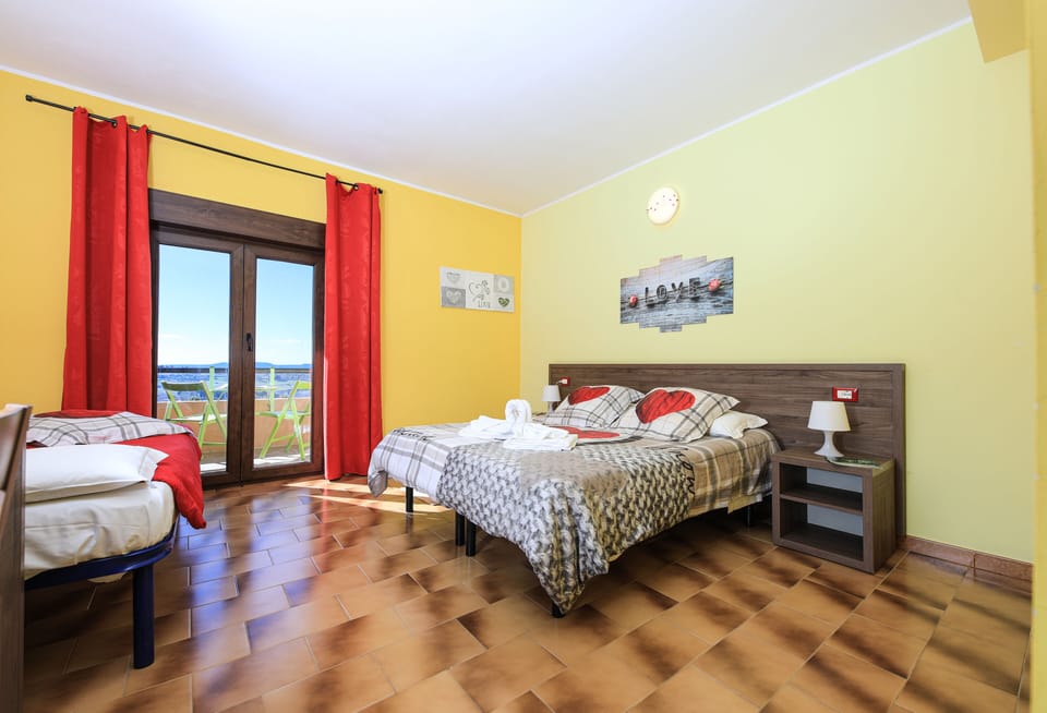 Comfort Triple Room, 1 Bedroom, Private Bathroom | Bathroom | Free toiletries, hair dryer, bidet, towels