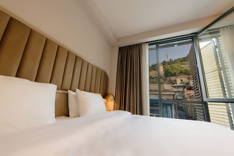 Hypo-allergenic bedding, minibar, in-room safe, soundproofing