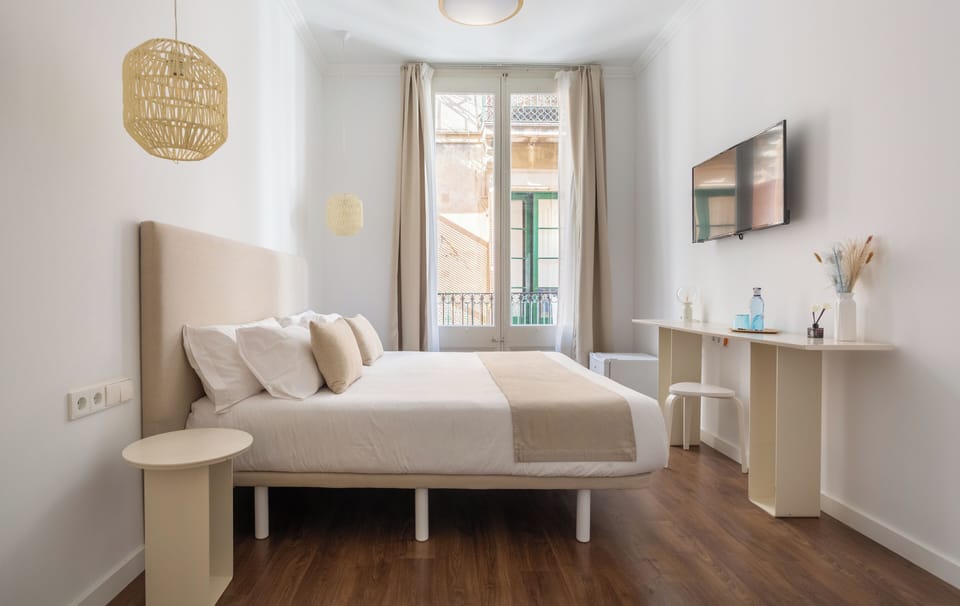 Free cribs/infant beds, travel crib, free WiFi, bed sheets
