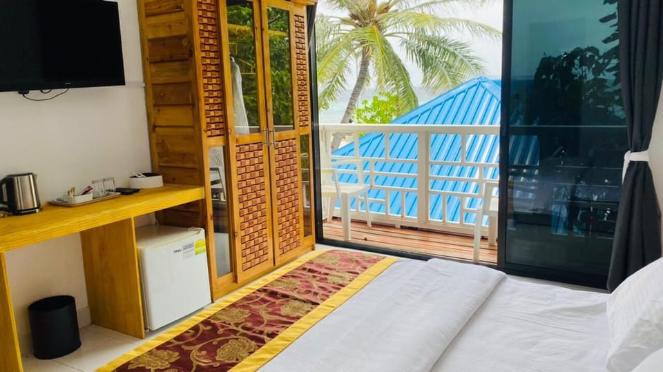 Premier Double Room | Desk, free WiFi, bed sheets, wheelchair access