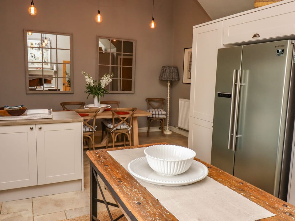 Fridge, dishwasher, cookware/dishes/utensils