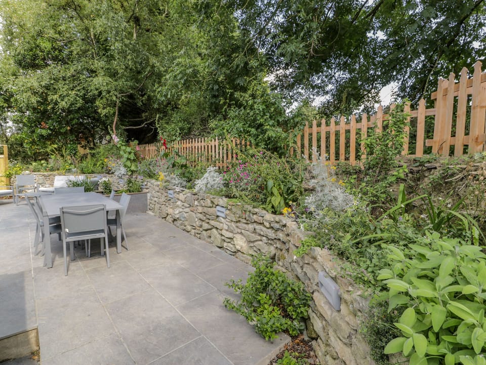 Cottage | Property grounds