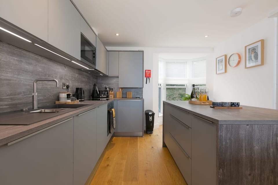 Fridge, dishwasher, electric kettle, toaster