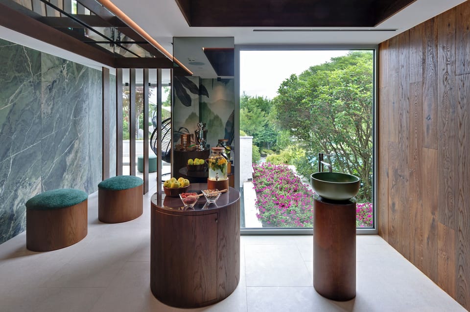 Couples treatment rooms, sauna, steam room, hot springs, body treatments