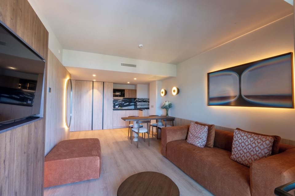 Junior Suite with Balcony - 1 Bed | Living area | TV