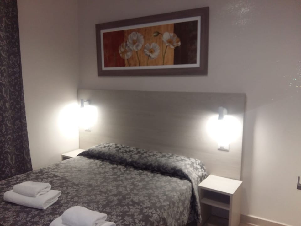 Standard Double or Twin Room | In-room safe, desk, free WiFi