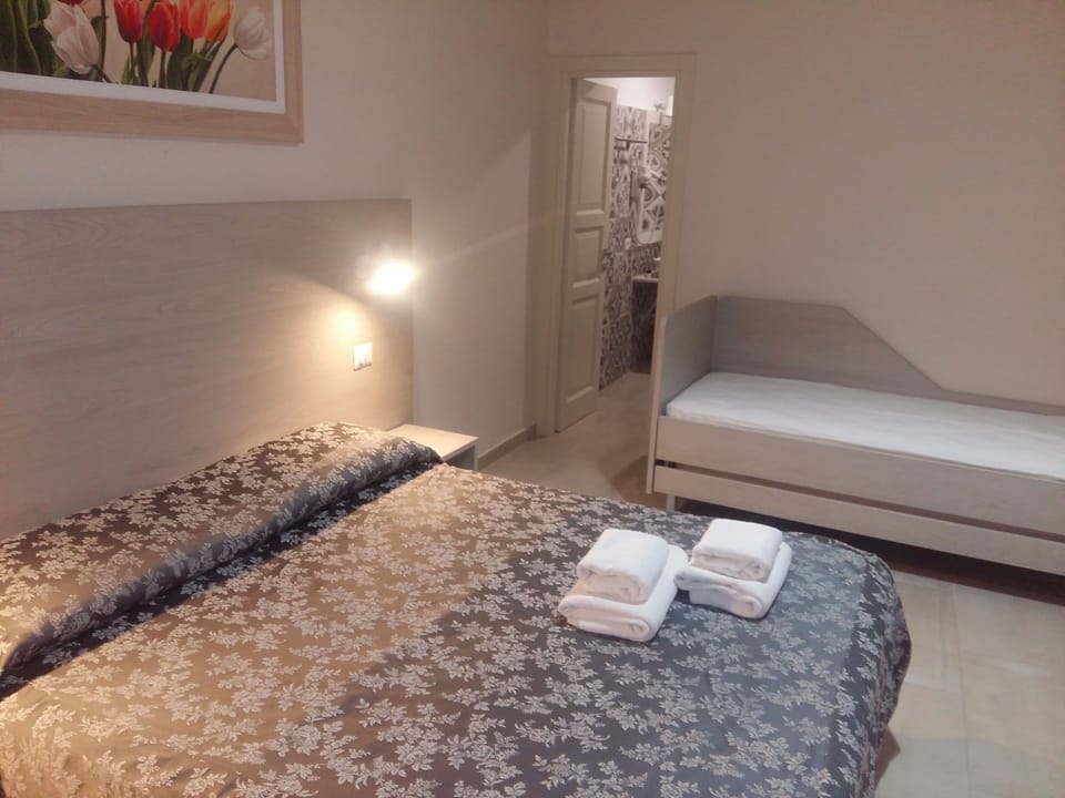 In-room safe, desk, free WiFi