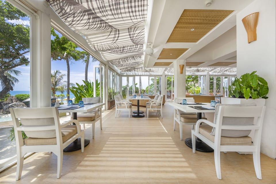 2 restaurants; breakfast, lunch, dinner, and brunch served
