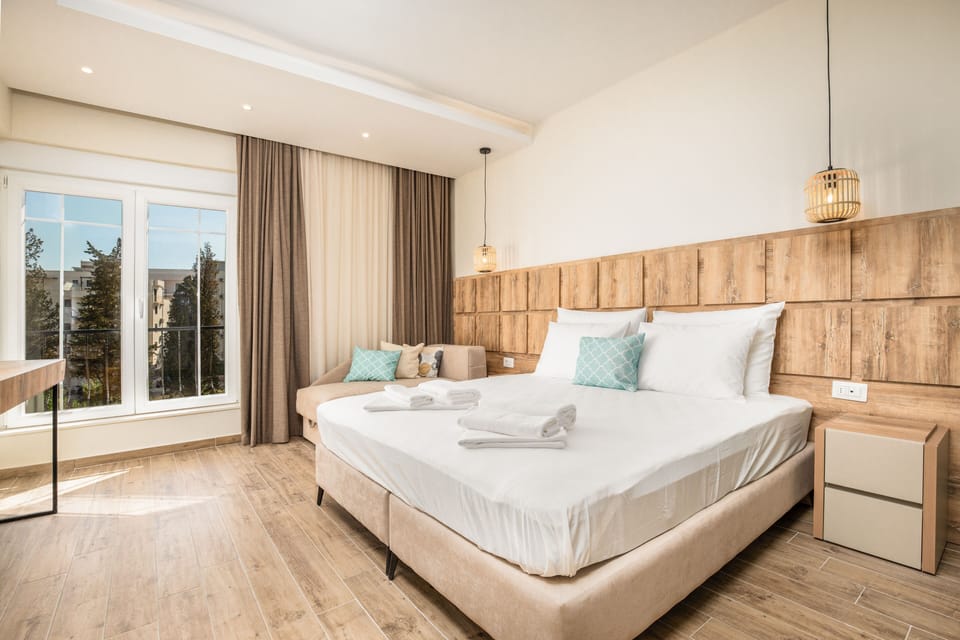 Family Room | In-room safe, blackout drapes, free WiFi, bed sheets