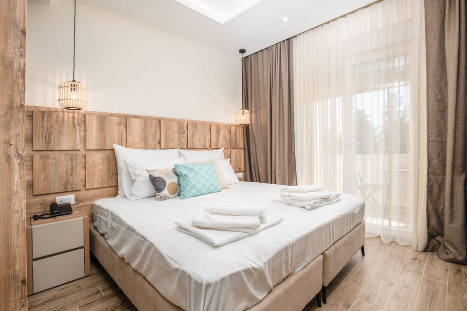 Deluxe Double or Twin Room | In-room safe, blackout drapes, free WiFi, bed sheets