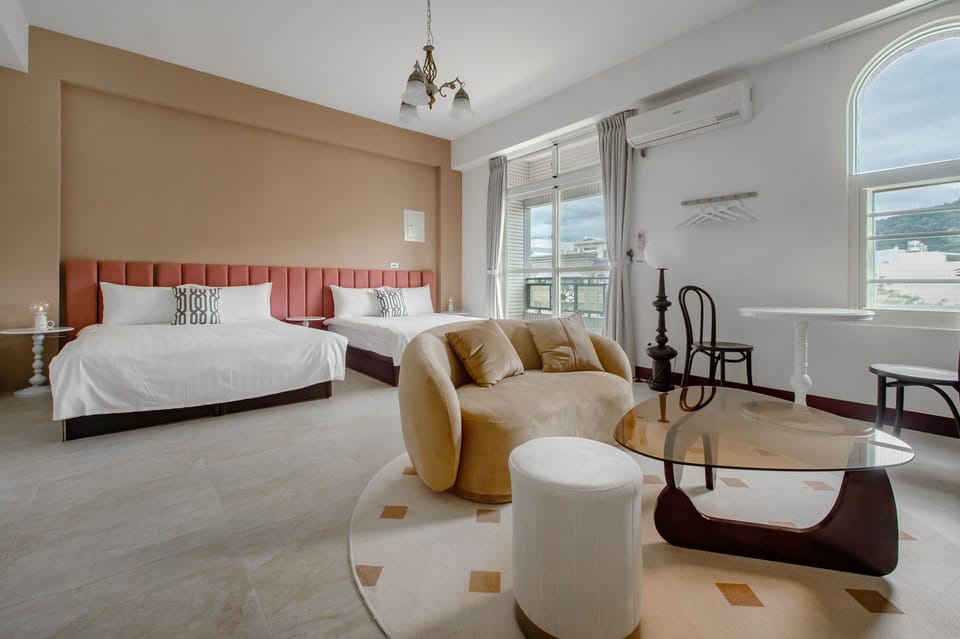 Family Room with Balcony | Free WiFi, bed sheets