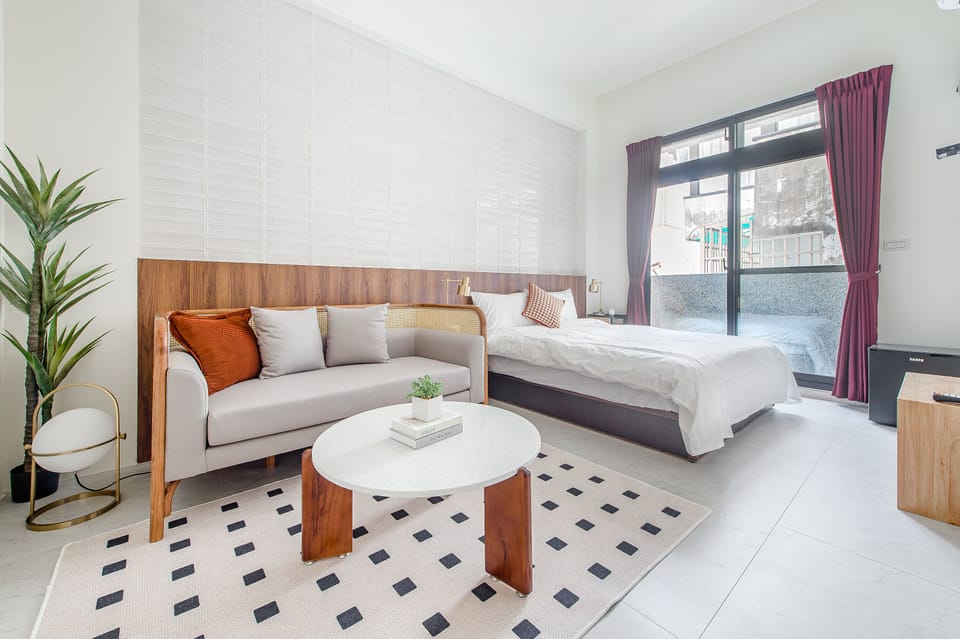 Deluxe Double Room, Balcony | Desk, free WiFi, bed sheets
