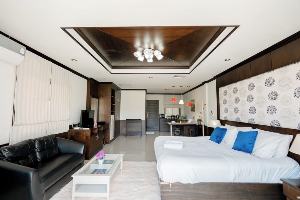 Deluxe Double Room | Individually furnished, desk, free WiFi, bed sheets