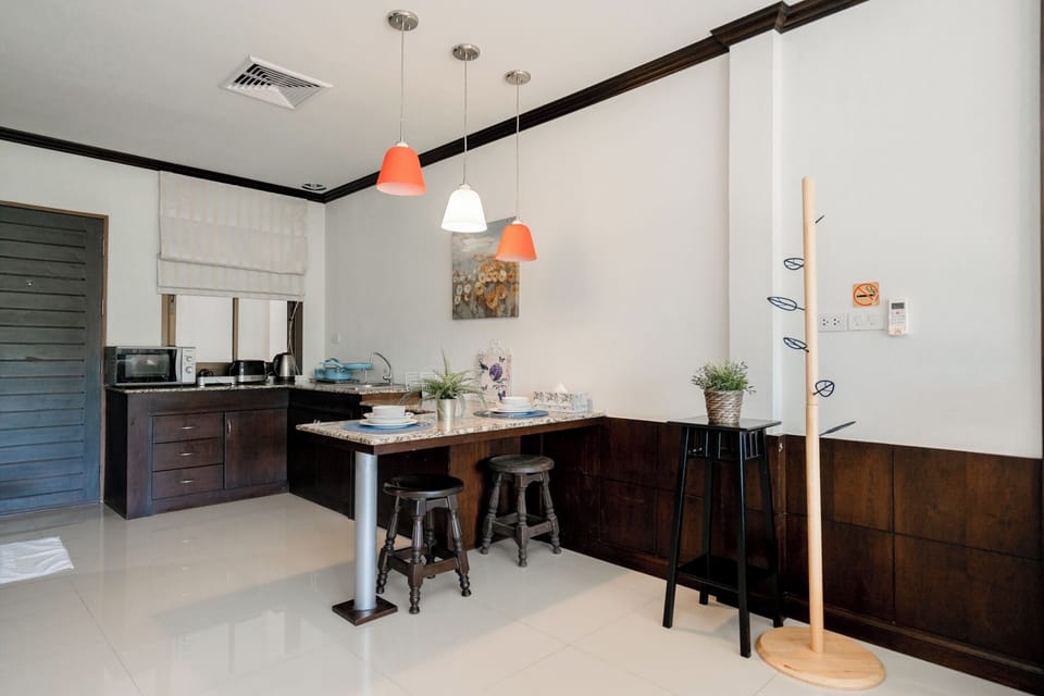 Deluxe Double Room | Individually furnished, desk, free WiFi, bed sheets