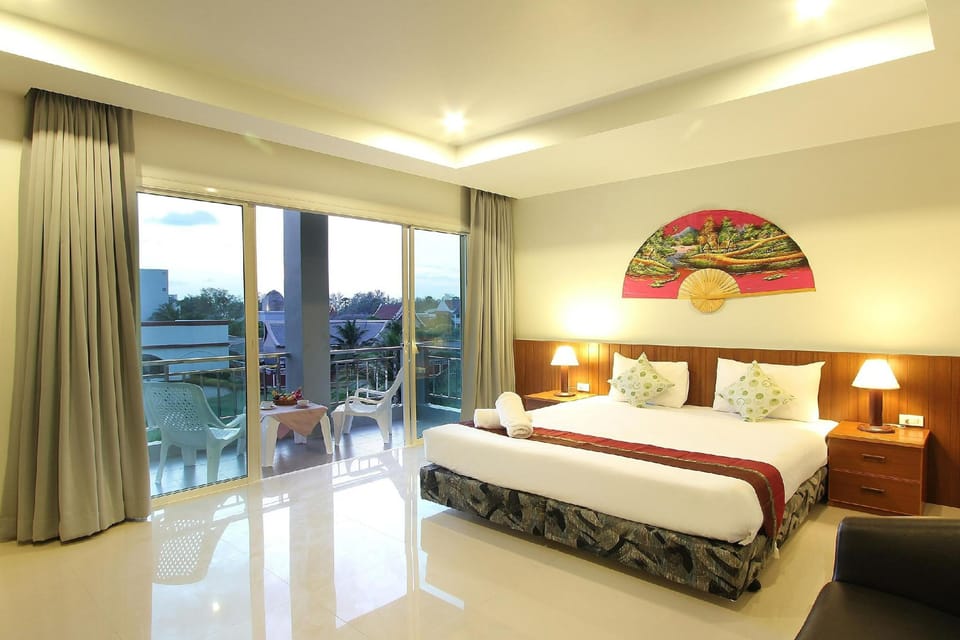 In-room safe, desk, blackout drapes, soundproofing