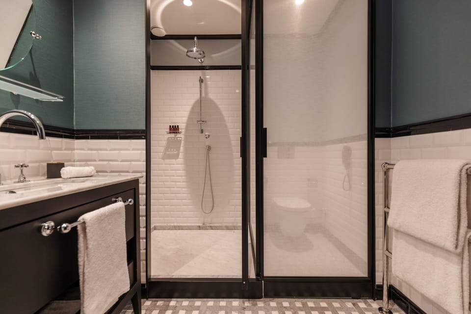 Classic Double Room (Garden) | Bathroom | Free toiletries, hair dryer, bathrobes, slippers