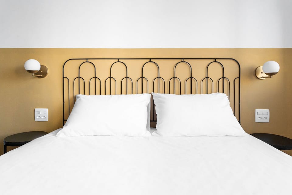 Studio 84 Mackenzie | Hypo-allergenic bedding available, WiFi (free), individually decorated