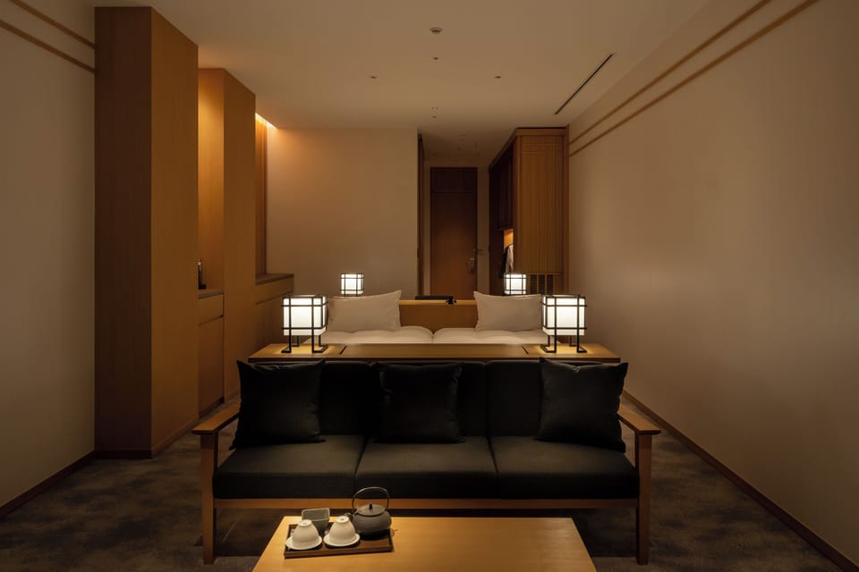 Down comforters, free minibar, in-room safe, blackout drapes
