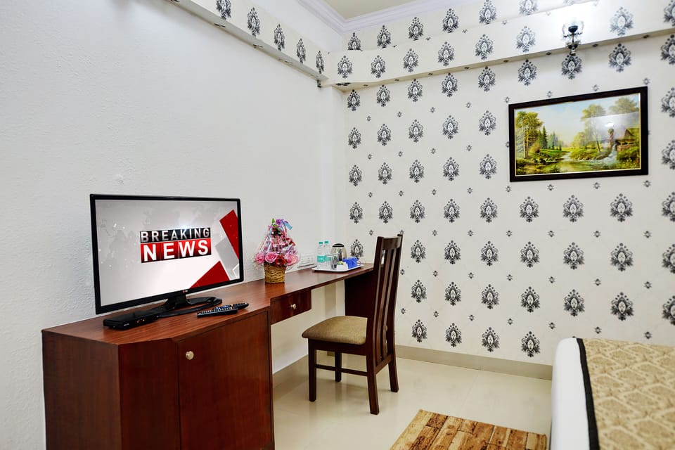 Premium Twin Room, 2 Twin Beds, City View | Television