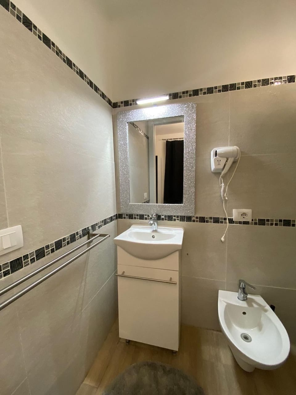 Iris | Bathroom | Shower, rainfall showerhead, hair dryer, bidet