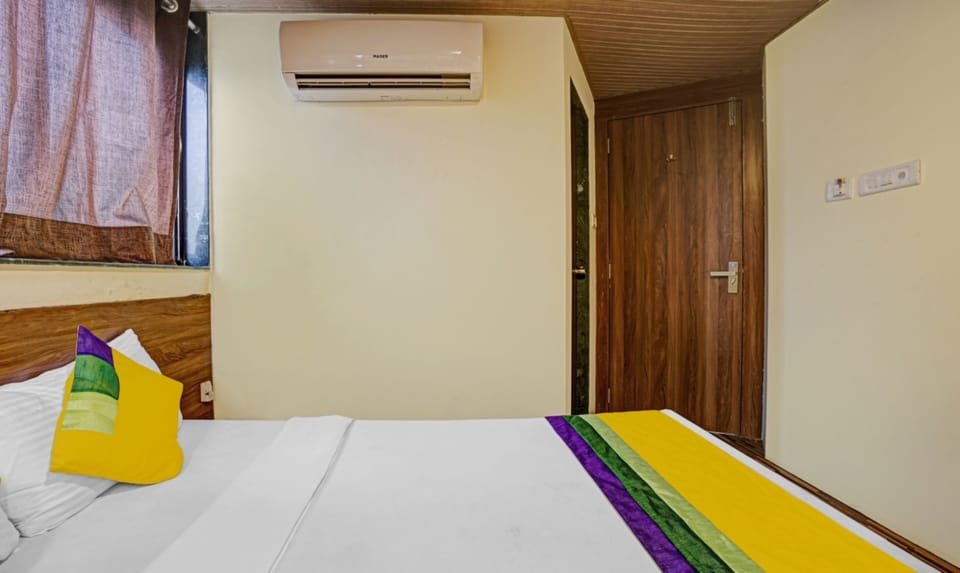 Memory foam beds, desk, bed sheets