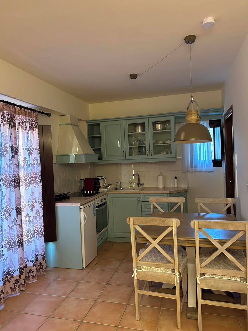 Presidential Suite | Private kitchen | Mini-fridge, oven, stovetop, electric kettle