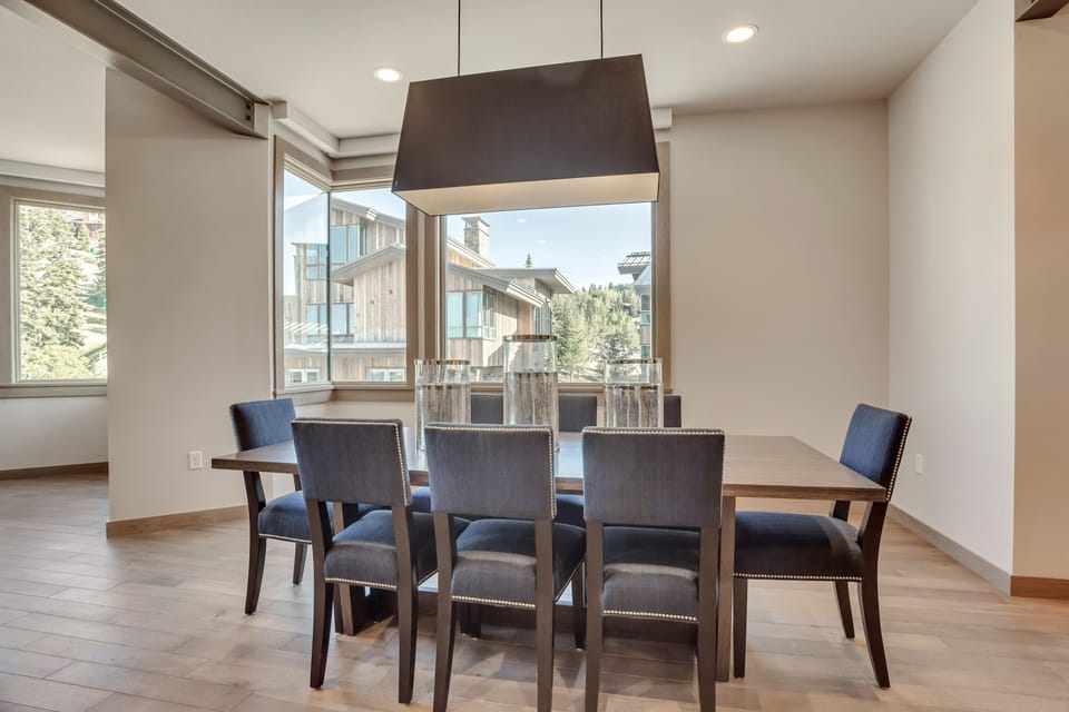 Suite, 3 Bedrooms | Private kitchen