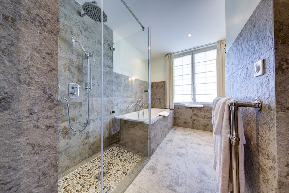 Suite, Balcony, Valley View | Bathroom | Free toiletries, hair dryer, towels, soap