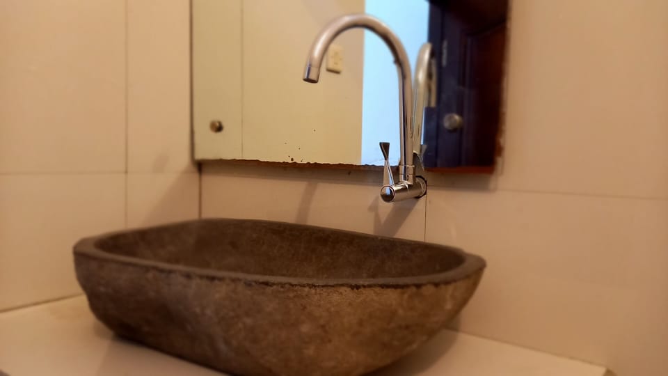 Traditional Double Room | Bathroom | Shower, rainfall showerhead, free toiletries, bidet