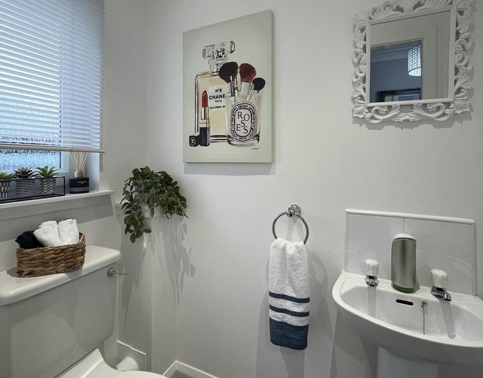 2 Bed House - Sleeps 4 - Garden, Parking, Wifi House in Perth