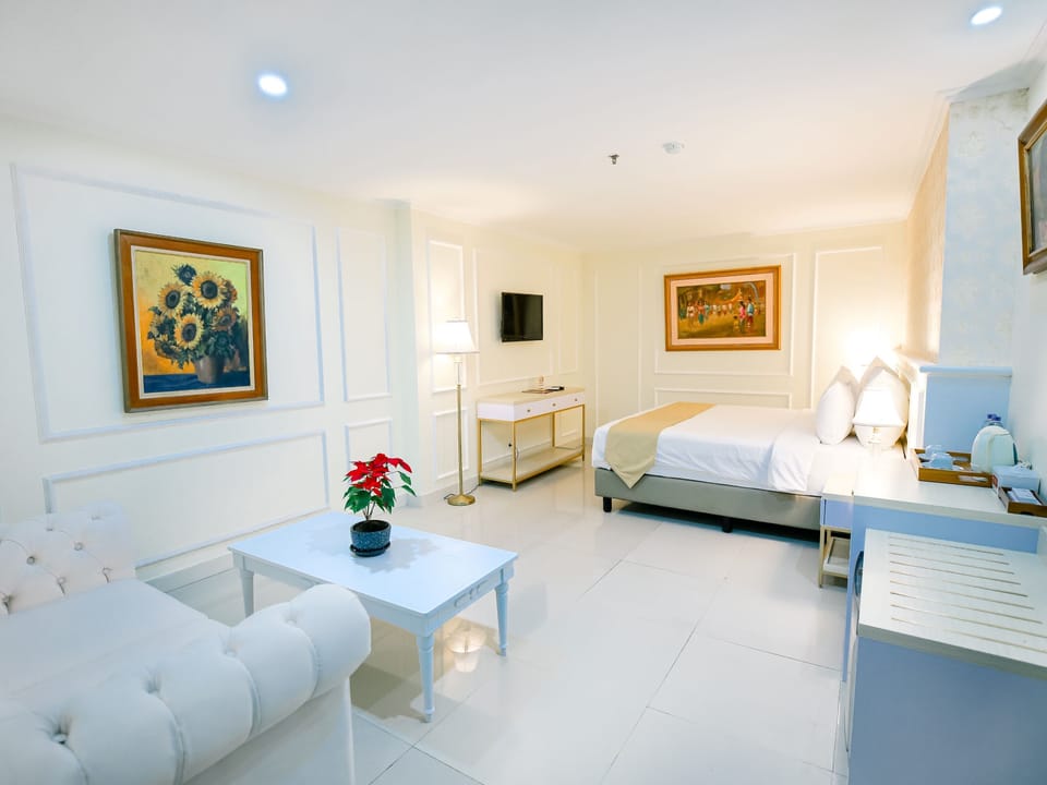 Executive Room | Desk, free WiFi, bed sheets