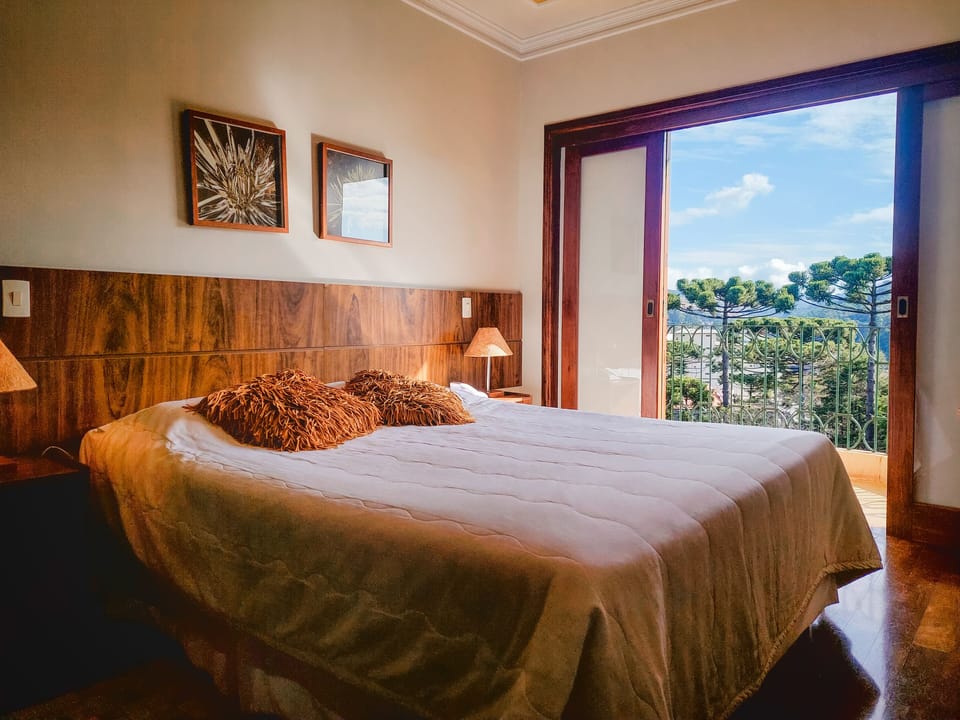 Deluxe Room | Minibar, free WiFi, bed sheets