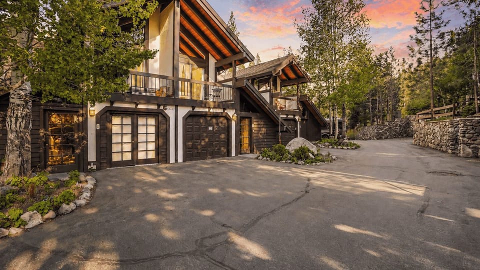 Apartment (4 Bedrooms) | Front of property