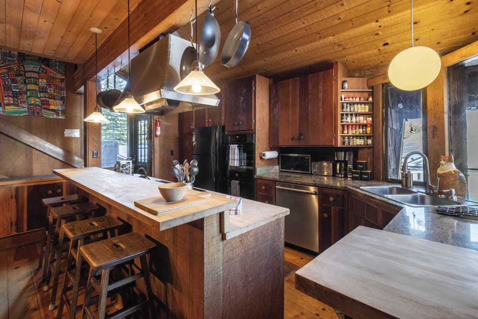 House (5 Bedrooms) | Interior