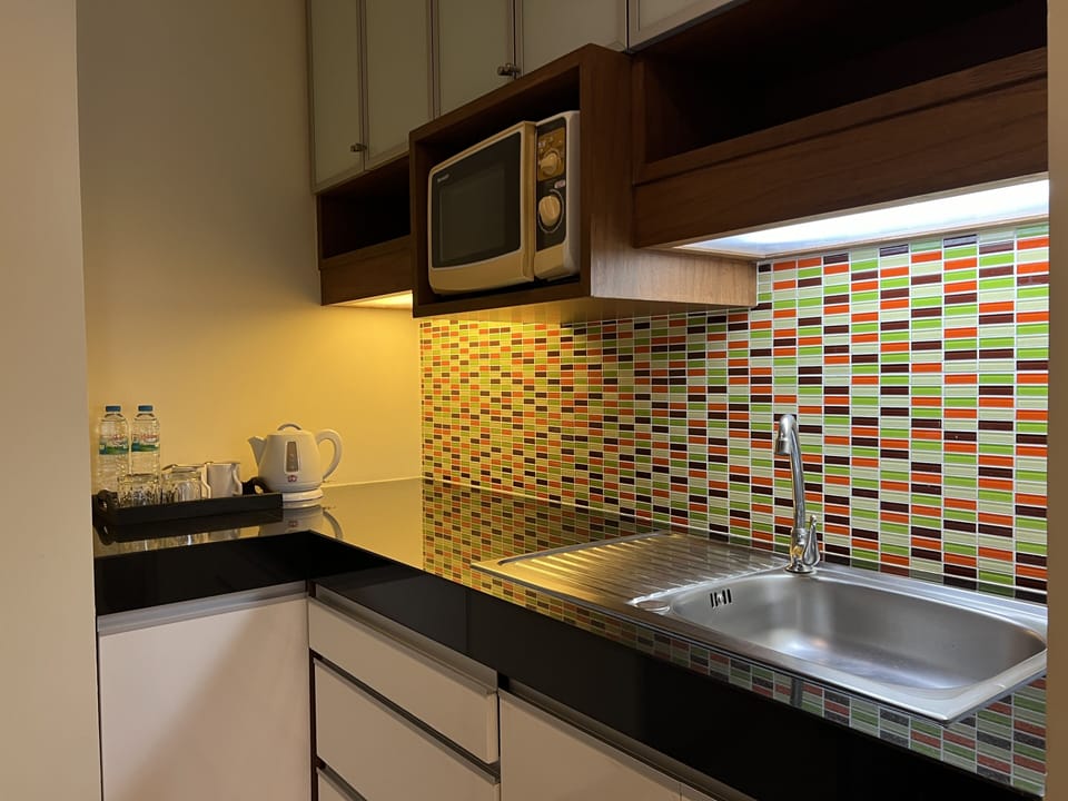 Premier Room, 1 Bedroom | Private kitchen