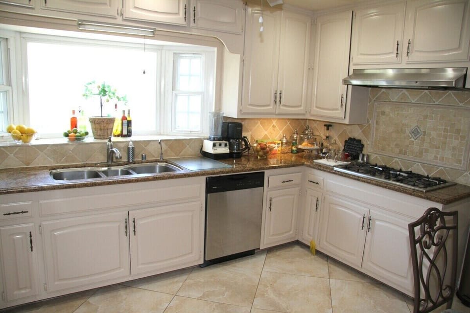 Comfort Double Room, Shared Bathroom (Luxurious Boudoir ) | Shared kitchen | Ice maker