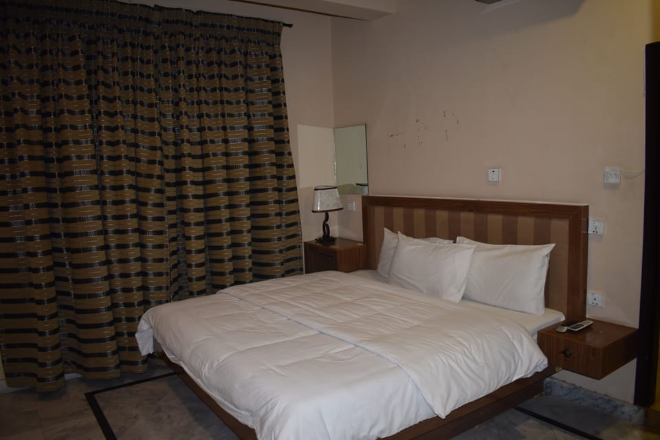 Deluxe Room | Laptop workspace, WiFi (free)