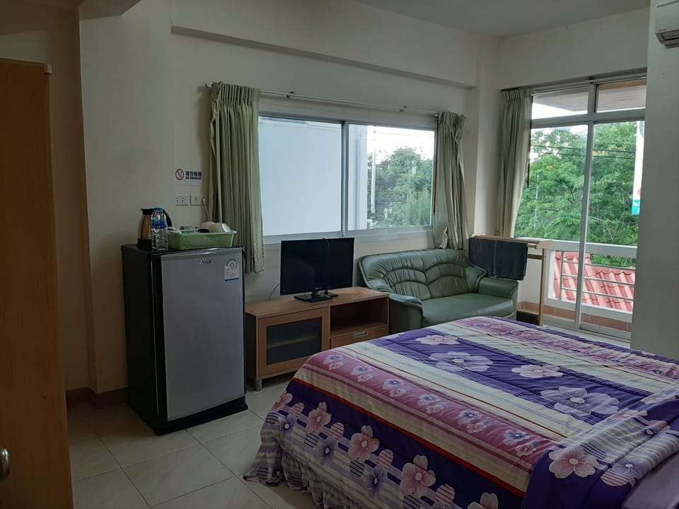 Single A | Blackout drapes, soundproofing, free WiFi, bed sheets