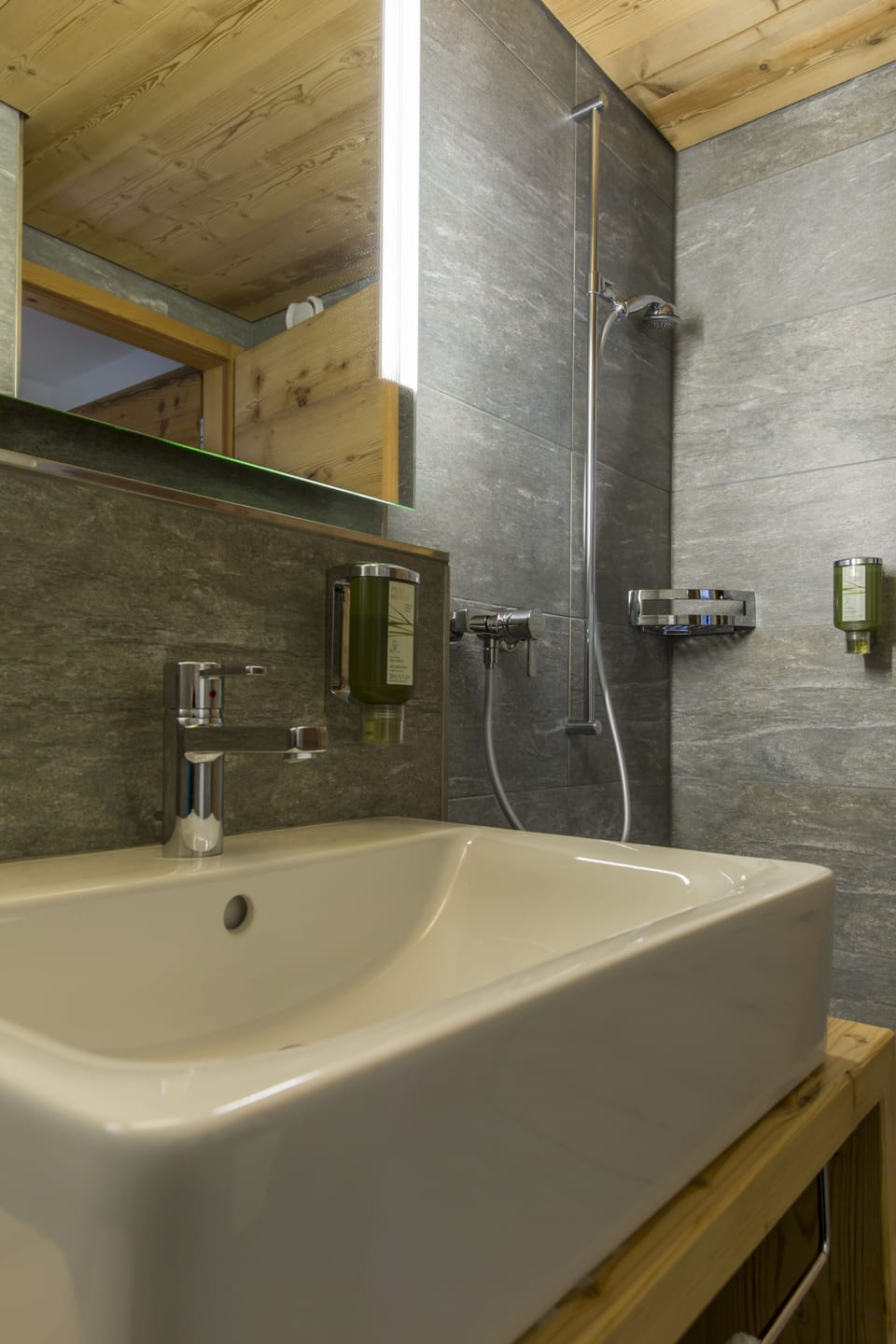 Shower, hair dryer, bathrobes, towels