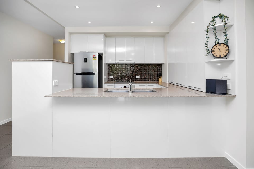 City Apartment | Private kitchen | Full-size fridge, microwave, oven, stovetop