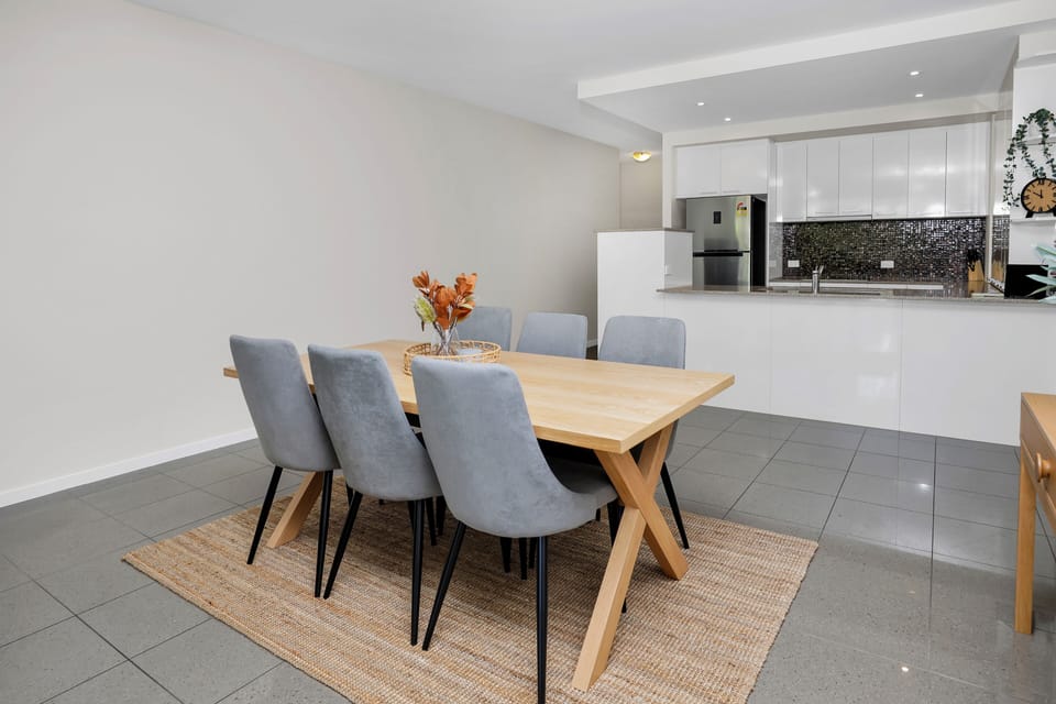 City Apartment | In-room dining