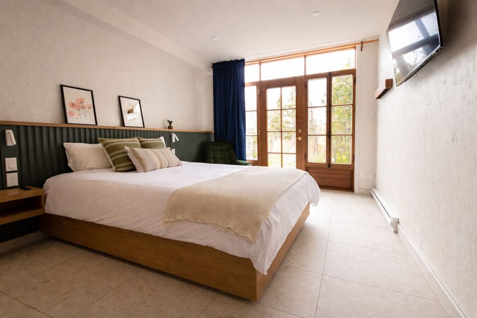 Garden, 1 Queen Bed | Premium bedding, individually decorated, individually furnished