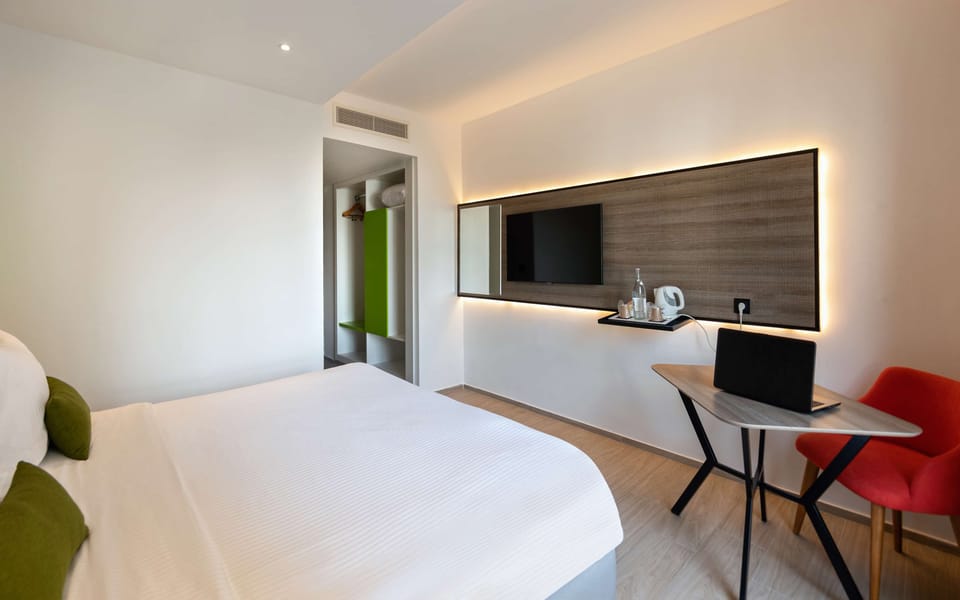 Standard Room, 1 Double or 2 Twin Beds | Room amenity