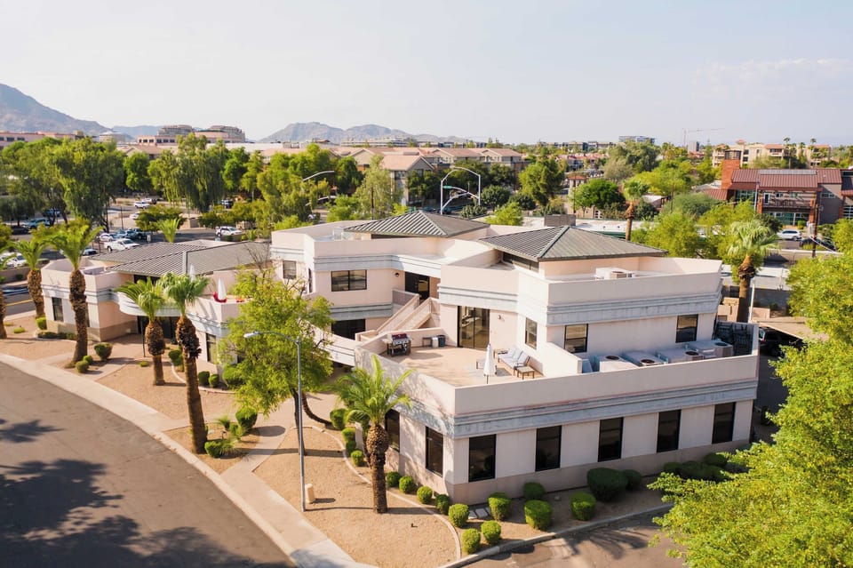 House (6 Bedrooms) | Front of property