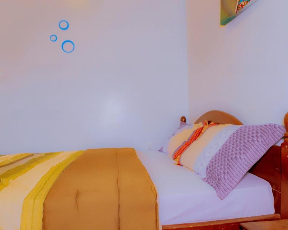 Blackout drapes, WiFi (free), bed sheets